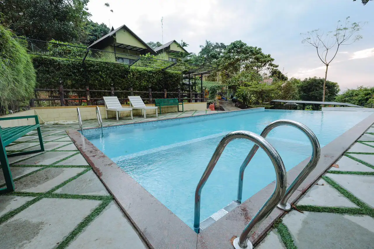 kakkadampoyil resort with pool